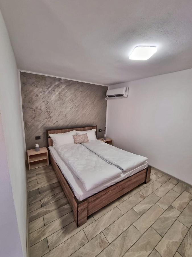 Cabana Varad Coronini Moldova Veche المظهر الخارجي الصورة