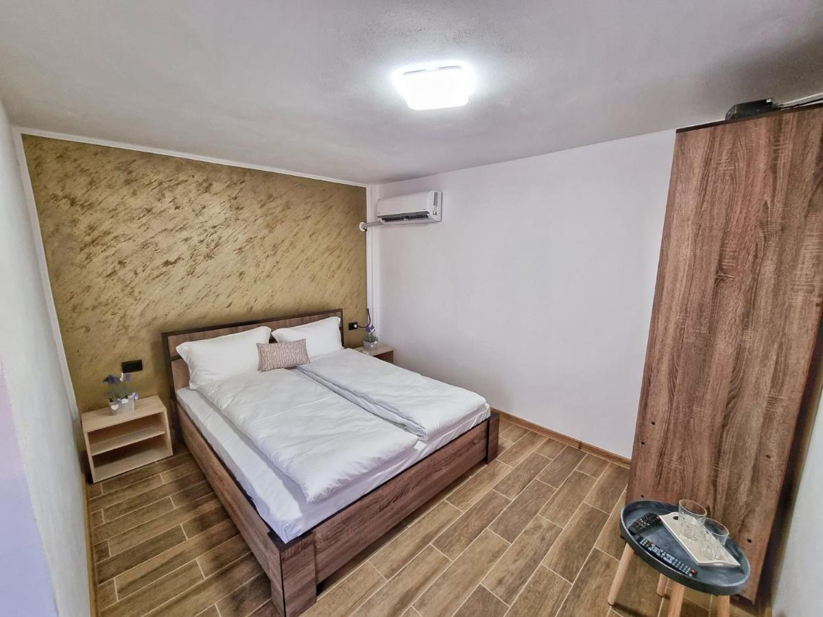 Cabana Varad Coronini Moldova Veche المظهر الخارجي الصورة